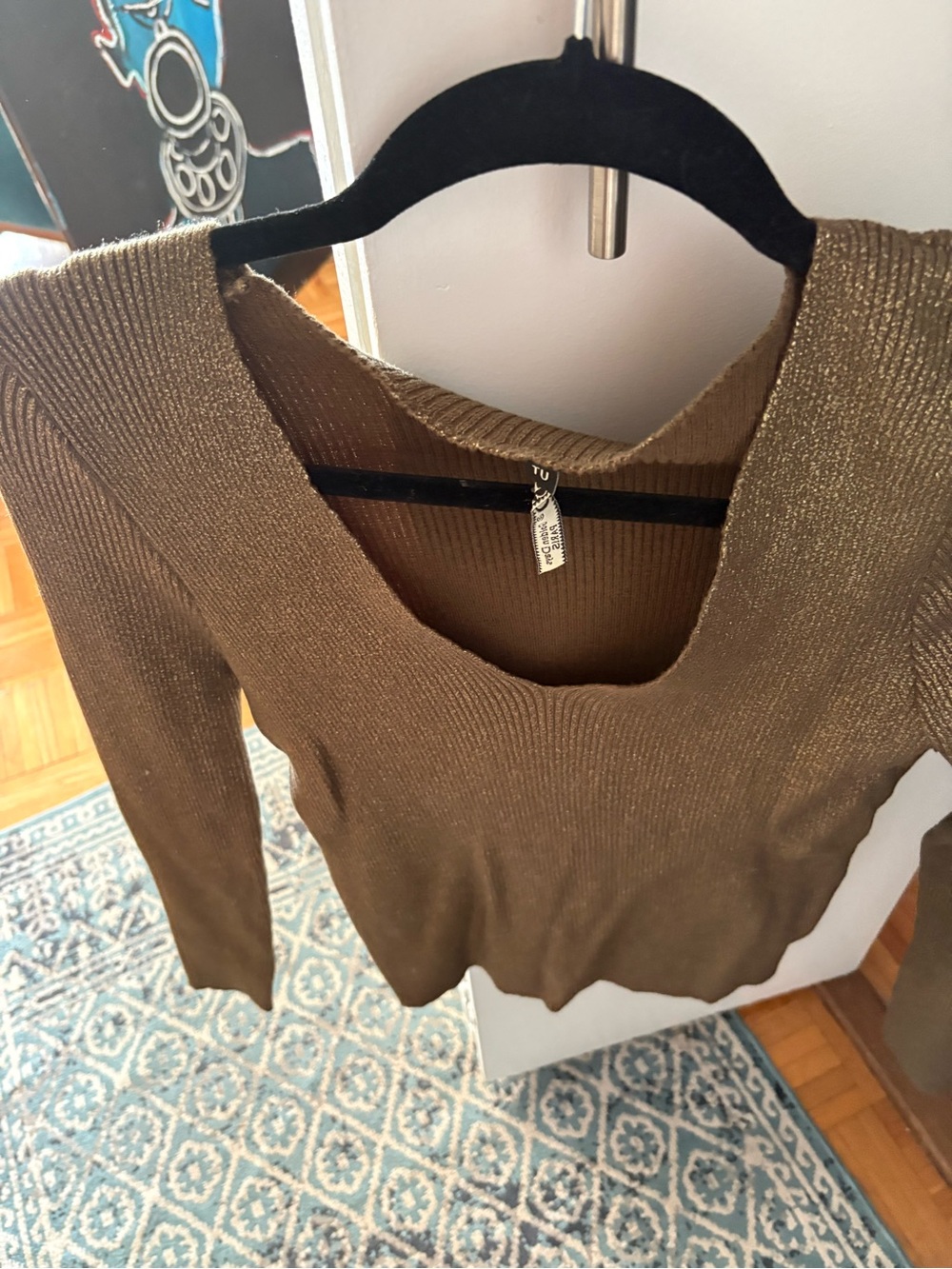 Ribbed Metallic V-Neck Sweater in Brown